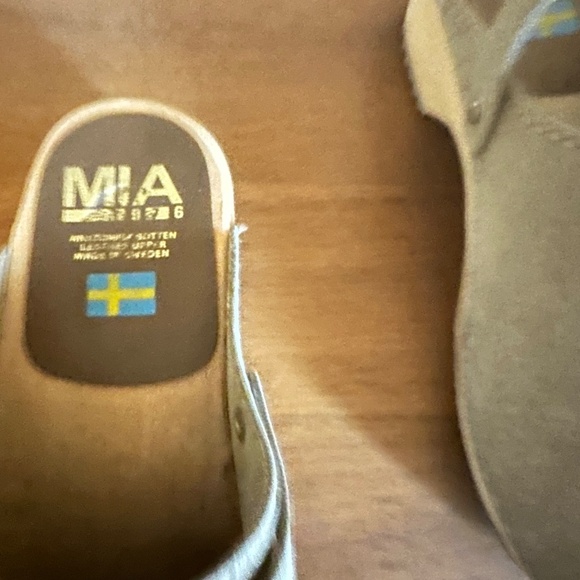 Taupe Suede MIA Clogs - Size 8.5 - Picture 6 of 8